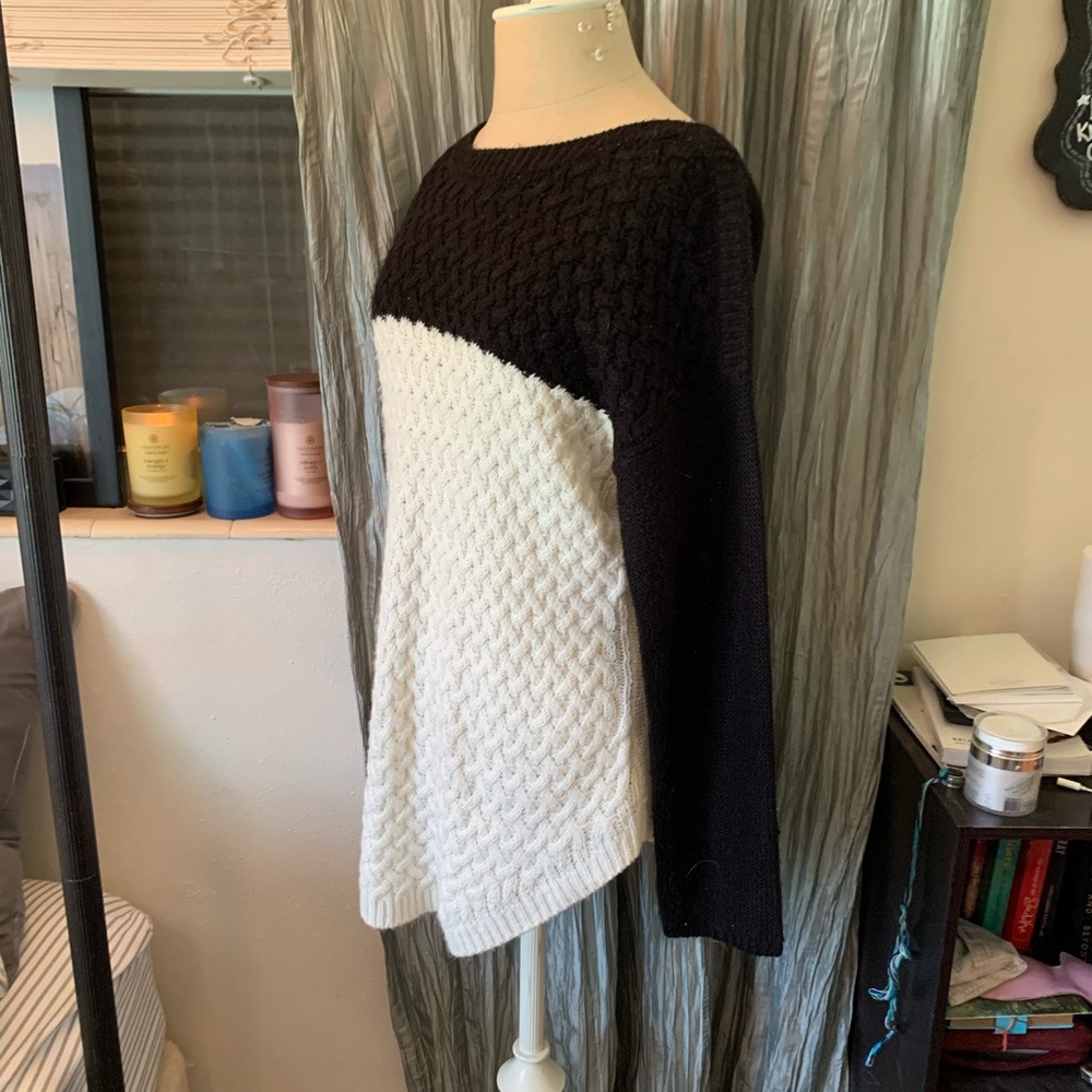 Black and Cream Sweater sz L EUC